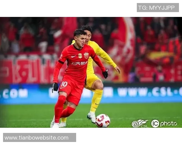 李新翔精彩穿裆过人后推射远角破门助海港4-2领先海牛